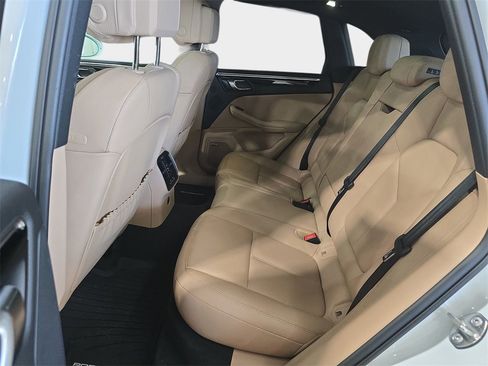 Used 2022 Porsche Macan image 12