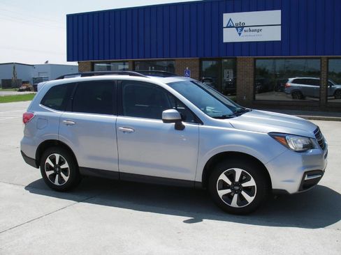 Used 2017 Subaru Forester 2.5i Limited AWD/4WD image 3