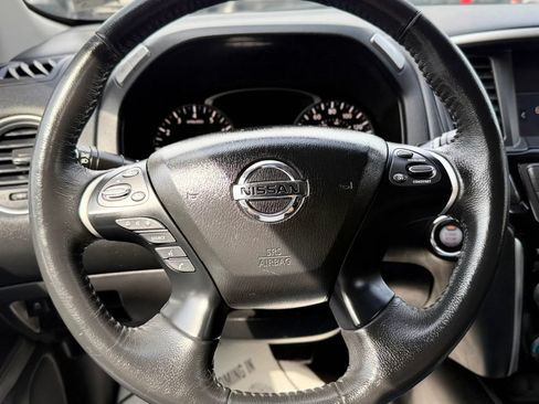 Used 2018 Nissan Pathfinder SV AWD/4WD image 12