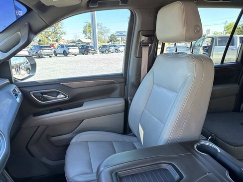 Used 2022 Chevrolet Suburban LT w/ LT Signature Package image 16