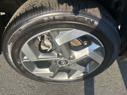 Used 2025 Hyundai Venue SEL FWD image 31