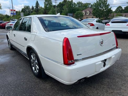 Used 2011 Cadillac DTS Luxury FWD image 4
