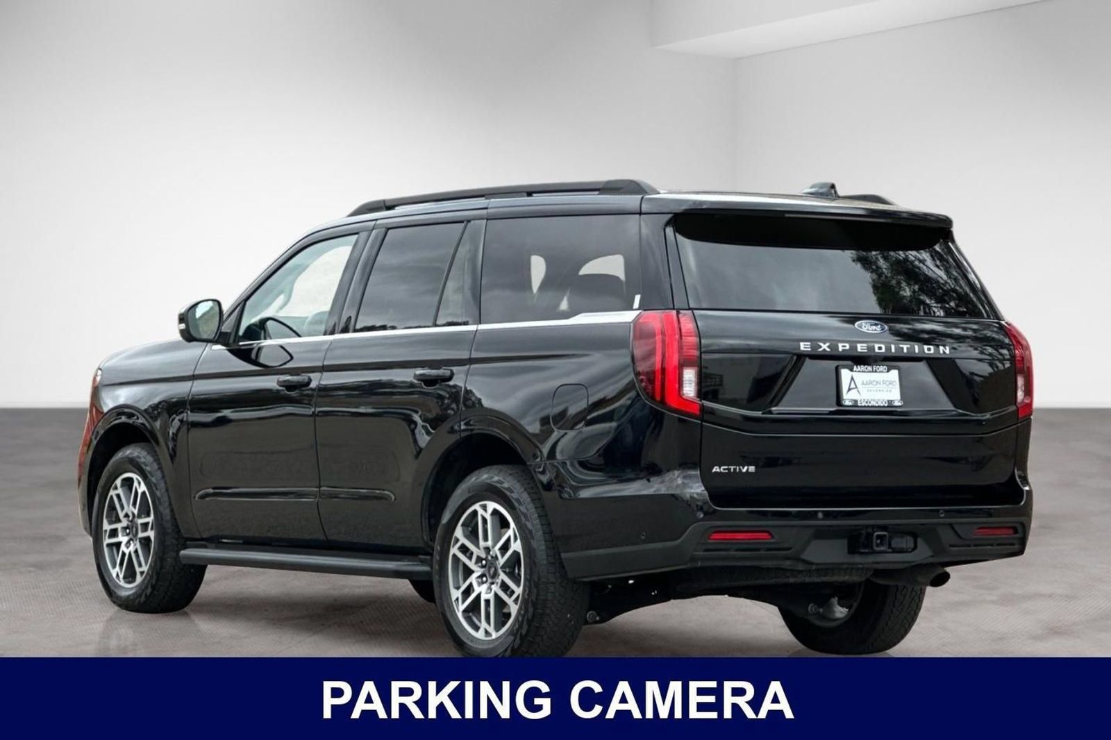 Used 2025 Ford Expedition Active AWD/4WD image 3