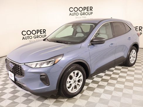 Used 2023 Ford Escape Active w/ Cold Weather Package FWD image 10
