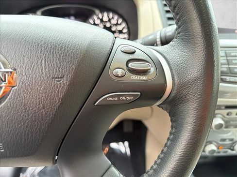 Used 2018 Nissan Pathfinder SL w/ SL Premium Package image 16