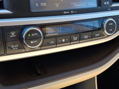 Used 2015 Toyota Highlander XLE FWD image 13