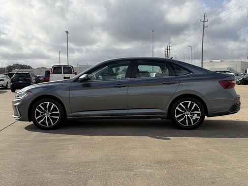 Used 2025 Volkswagen Jetta SE image 6