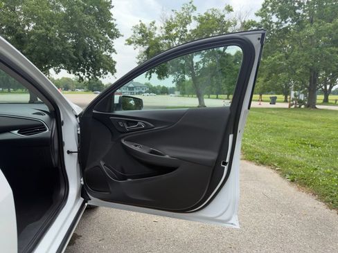 Used 2021 Chevrolet Malibu RS FWD image 25