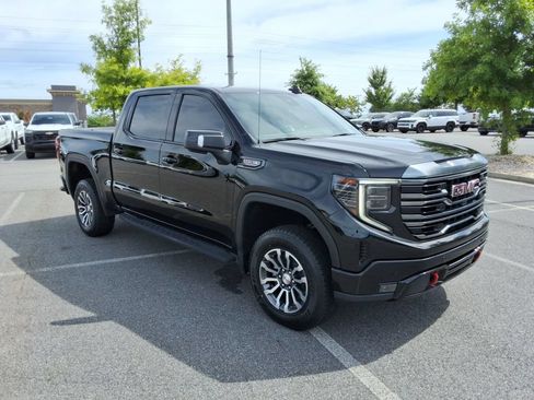 Certified 2022 GMC Sierra 1500 AT4 w/ AT4 Premium Package AWD/4WD image 3