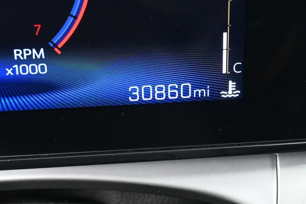 Used 2025 Chevrolet Trax LT FWD image 36