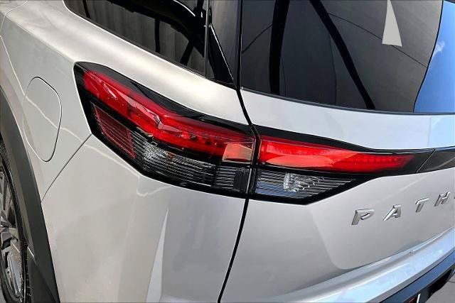 Certified 2024 Nissan Pathfinder SV FWD image 28