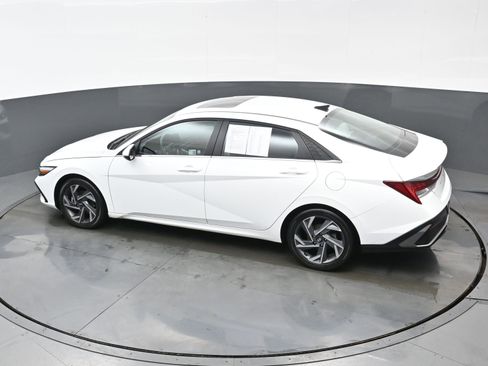 Certified 2025 Hyundai Elantra Limited image 36