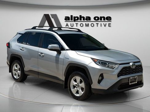Used 2021 Toyota RAV4 XLE w/ Convenience Package AWD/4WD image 3