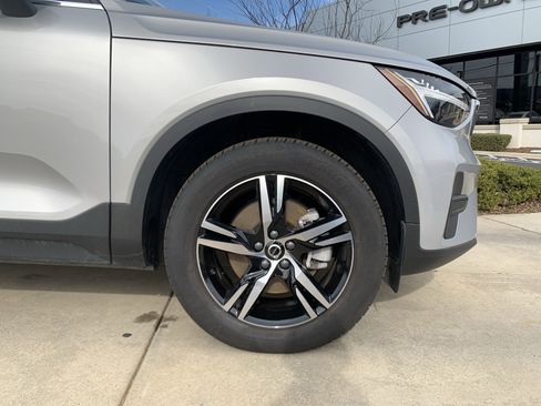 Used 2025 Volvo XC40 B5 Core image 13