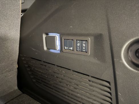 Used 2024 Chevrolet Tahoe High Country image 31