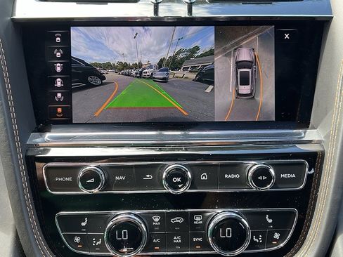 Used 2023 Bentley Bentayga image 54