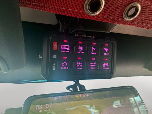 Used 2014 Jeep Wrangler Unlimited Sahara w/ Connectivity Group AWD/4WD image 34