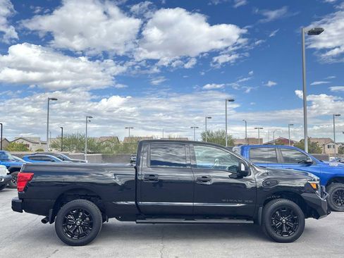 Used 2019 Nissan Titan SL w/ Midnight Edition image 10