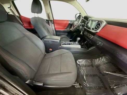 Certified 2018 Toyota Tacoma SR5 RWD image 25