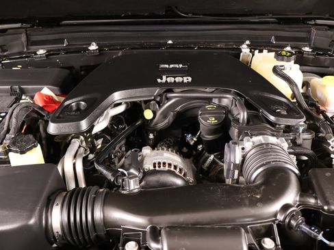 Used 2018 Jeep Wrangler Unlimited Rubicon image 18