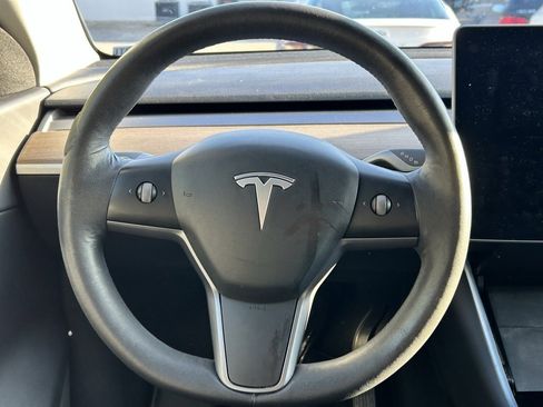 Used 2021 Tesla Model Y Long Range image 9