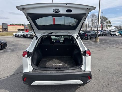 Used 2024 Toyota Corolla Cross LE image 9
