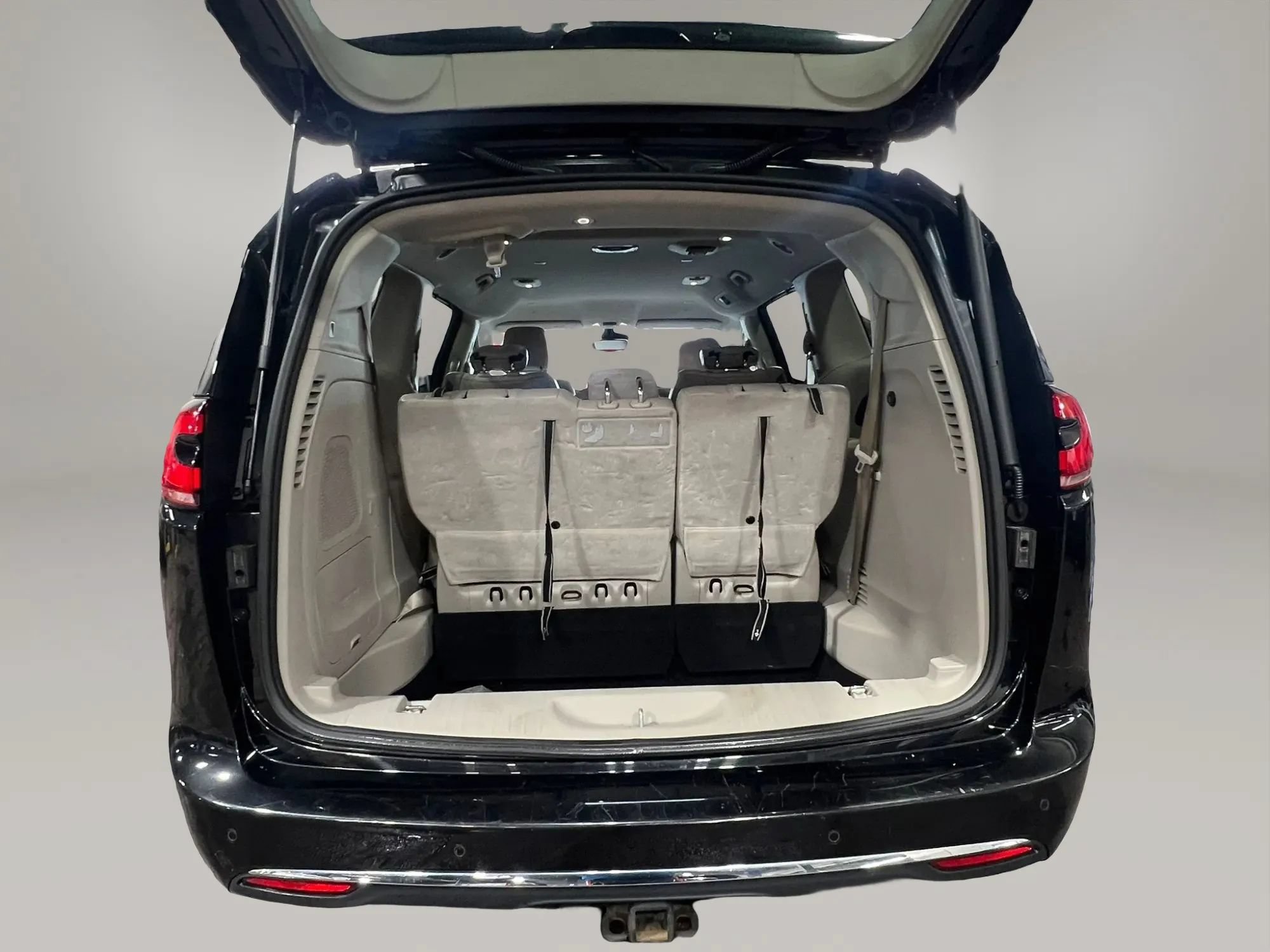 Used 2021 Chrysler Pacifica Touring-L w/ Uconnect Theater Family Group FWD image 10