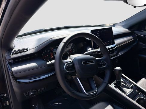 Used 2024 Jeep Compass Latitude w/ Altitude Special Edition image 23