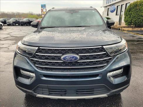 Certified 2024 Ford Explorer XLT w/ Equipment Group 202A AWD/4WD image 3