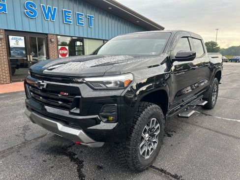 Used 2023 Chevrolet Colorado Z71 w/ Z71 Convenience Package 2 AWD/4WD image 2