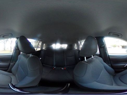 Used 2025 Toyota Corolla Cross LE image 37