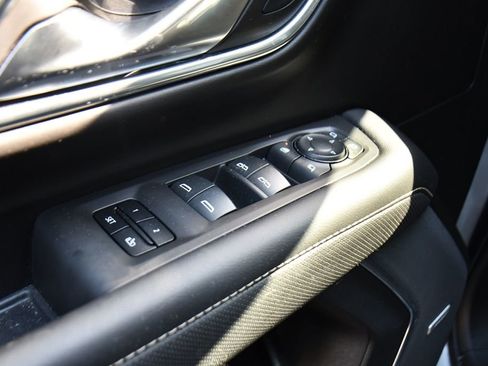 Used 2023 GMC Yukon SLT w/ SLT Premium Package AWD/4WD image 25