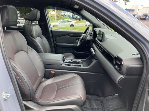 Certified 2025 Honda Pilot Black Edition image 37