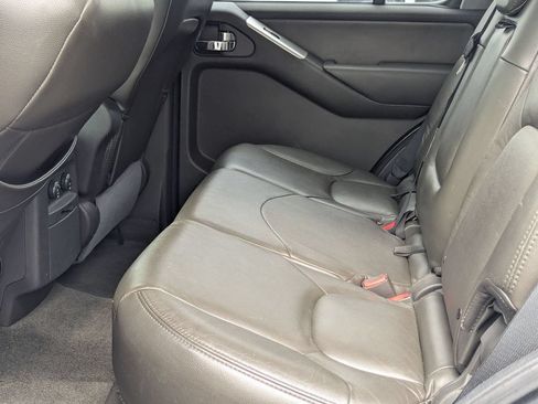 Used 2009 Nissan Pathfinder SE AWD/4WD image 19