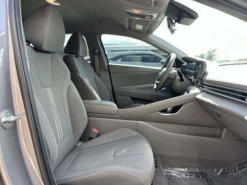 Used 2024 Hyundai Elantra SEL FWD image 24