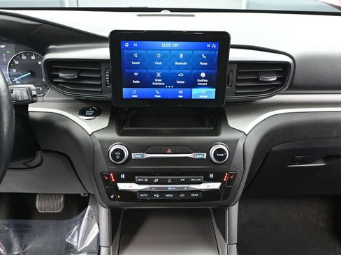 Used 2020 Ford Explorer XLT w/ Comfort Package image 32