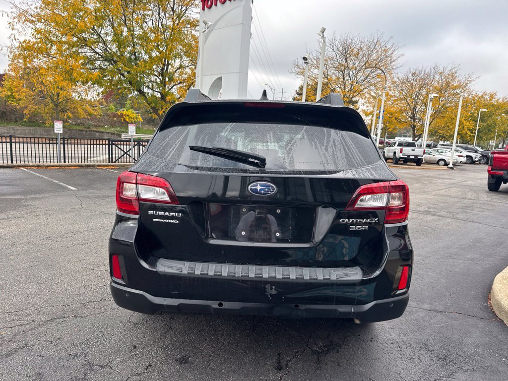 Used 2017 Subaru Outback 3.6R Limited AWD/4WD image 4