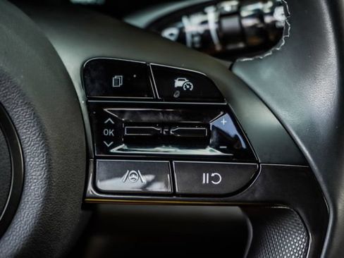 Certified 2025 Hyundai Elantra SEL FWD image 38