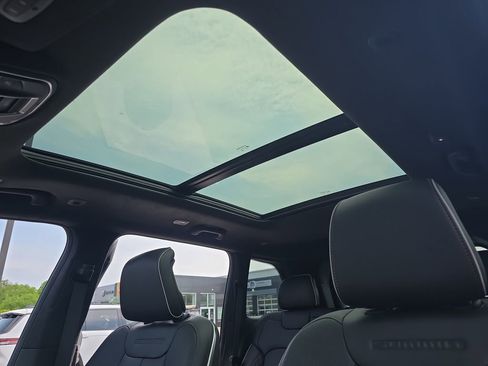 New 2026 Jeep Grand Cherokee Summit AWD/4WD image 32