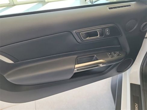 Used 2020 Ford Mustang Shelby GT500 w/ Carbon Fiber Track Pack image 9