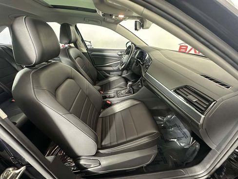 Used 2022 Volkswagen Jetta SE w/ Panoramic Sunroof Package image 24