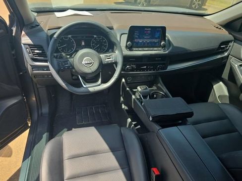Used 2023 Nissan Rogue SV w/ SV Premium B Package FWD image 10