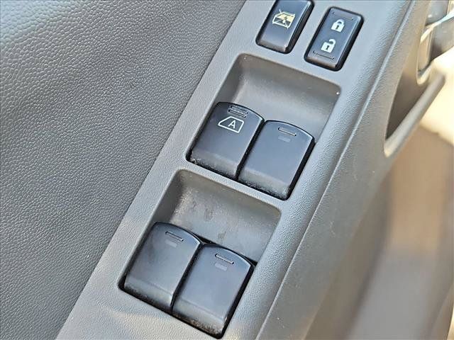 Used 2013 Nissan Frontier SV AWD/4WD image 11