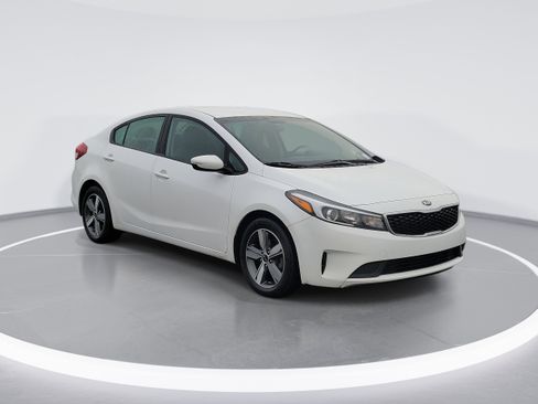 Used 2018 Kia Forte LX w/ LX Popular Package image 2