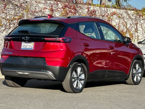 Used 2023 Chevrolet Bolt EUV LT w/ Convenience Package image 5