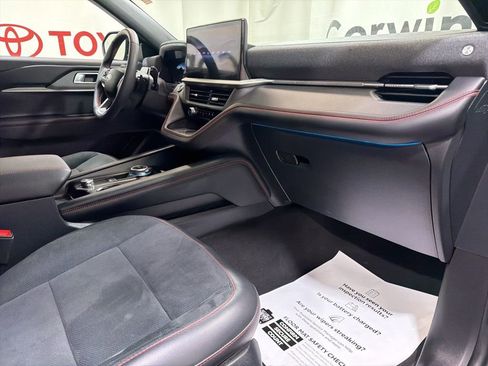 Used 2025 Ford Explorer ST image 11