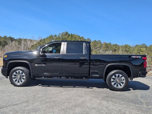 Used 2024 Chevrolet Silverado 2500 Custom w/ Custom Value Package image 8