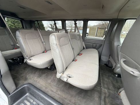 Used 2017 Chevrolet Express 3500 LT w/ LT Preferred Equipment Group image 20