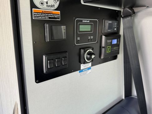 Used 2022 Mercedes-Benz Sprinter 2500 image 28