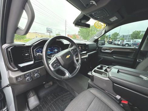 Used 2024 Chevrolet Silverado 1500 LT AWD/4WD image 10